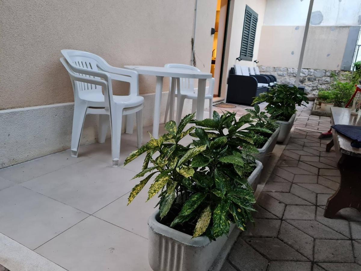 Apartments Bride'S Rock Baska Voda Exterior photo